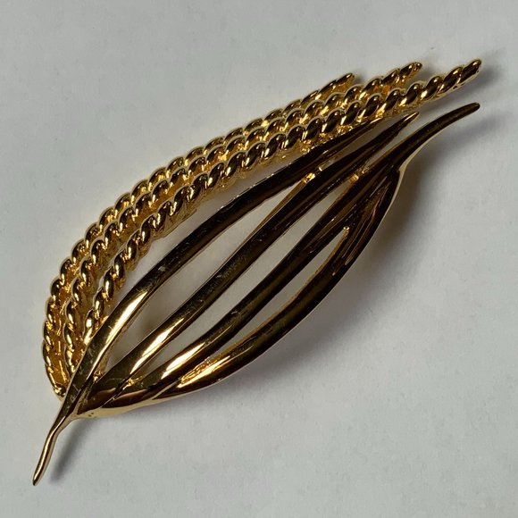 Trifari Jewelry - Trifari - Vintage abstract gold toned closed flower petal brooch.